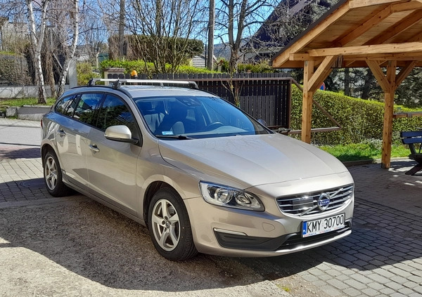 Volvo V60 cena 41500 przebieg: 200000, rok produkcji 2016 z Myślenice małe 562